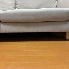 ベージュソファの画像