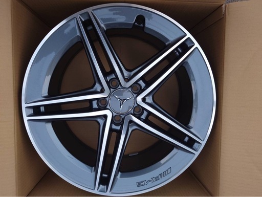 メルセデスベンツ　C118　CLAクラス　CLA45SAMG純正 ホイールのまみ