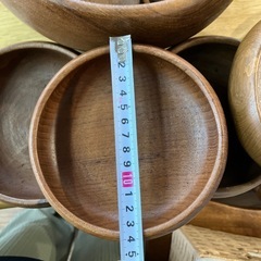 相談中です。木のお皿の画像