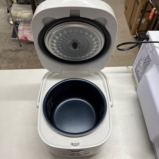 O 2601-337 アイリスオーヤマ　炊飯器5.5合炊き　2022年製　通電確認済み　中古美品