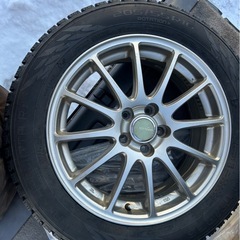 スタッドレスタイヤ 4本ホイール付き ノキアンタイヤの画像