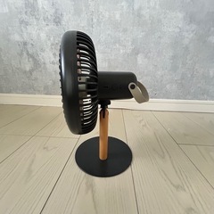 plus more ミニリビングファン LEDライト付／首振り・吊り下げ可 の画像