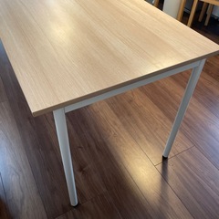 デスク　テーブルの画像