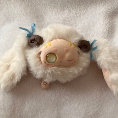 うさぎの可愛いぬいぐるみの画像