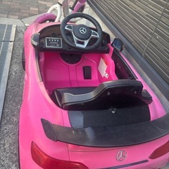 ベンツ　ピンク　車の画像
