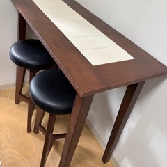 カウンターテーブル&チェア2脚の画像