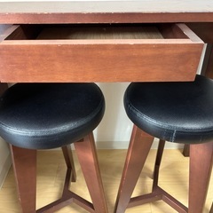 カウンターテーブル&チェア2脚の画像