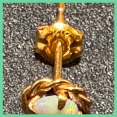 未使用に近い　18金 K18 オパール 遊色　ピアス　試着のみの画像