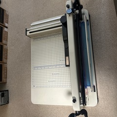 【交渉中】裁断機 業務用 使用感あり 引き取りのみの画像