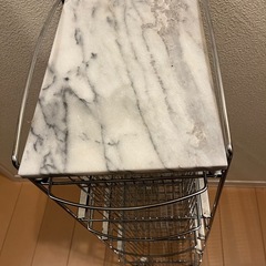 お譲り先が決まりました→★1/27までの取引限定★ラック 大理石 4段 キャスター付き 収納の画像