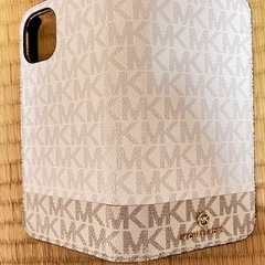 MICHAEL KORS iPhone13用手帳型ケースの画像