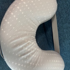 【お譲り先決定済み】エルゴベビー　授乳クッションの画像