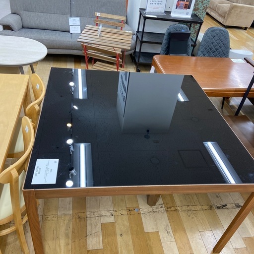 【お値下げしました！】アクタス ガラステーブル　入荷しました。