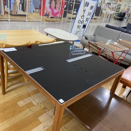 【お値下げしました！】アクタス ガラステーブル　入荷しました。