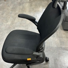 エルムノア オフィスチェア ブラックの画像