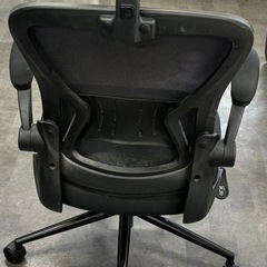 エルムノア オフィスチェア ブラックの画像