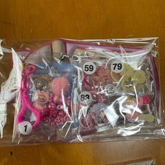 ハンドメイド品シャカシャカキーホルダー ヘアアクセサリーセット の画像