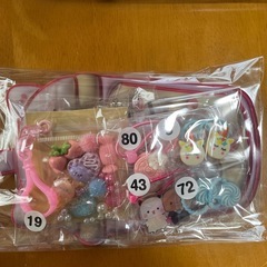 ハンドメイド品シャカシャカキーホルダー ヘアアクセサリーセットの画像