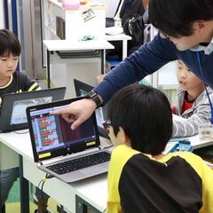 マインクラフトの世界で楽しみながらプログラミングを学べる教室の画像