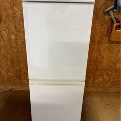 A1820 SHARPシャープ 2ドア冷蔵庫 137L 2017年製の画像