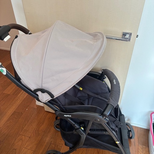 【かなり美品】定価48000円　アプリカ　最軽量ベビーカー　ラクーナビッテ