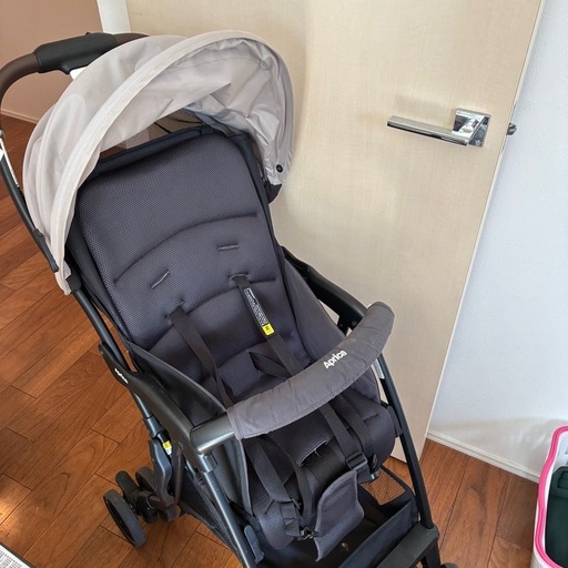 【かなり美品】定価48000円　アプリカ　最軽量ベビーカー　ラクーナビッテ