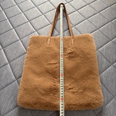 茶色ファーバックの画像