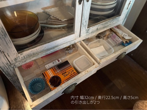 木製アンティーク風　食器棚　ガラス扉付き　　　