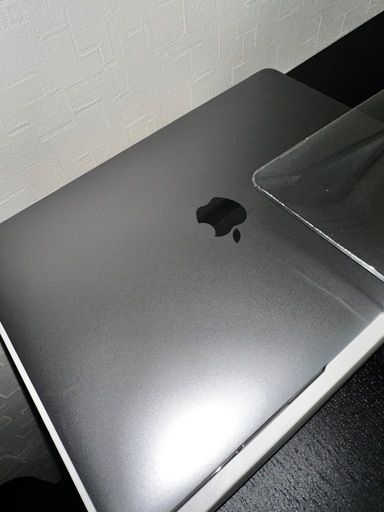 【極美品】MacBook Air M1 8GB/256GB 付属品あり保護ケース付