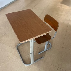 レトロ　学校机の画像