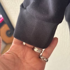 UNIQLO左肩
ファスナートレーナーの画像