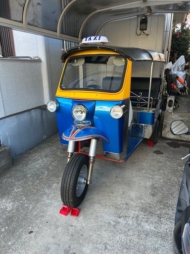 停めて置くだけでも目立つ　トゥクトゥク　ディスプレイ用