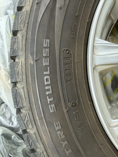 交渉中　Nボックス　ダンロップ　スタッドレス　タイヤ　145 80R 13
