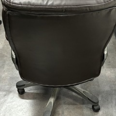 ニトリ オフィスチェア ブラウンの画像