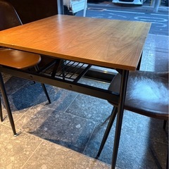 ヴィンテージ風　木製ダイニングテーブル、チェア２脚セット　レザーチェアの画像