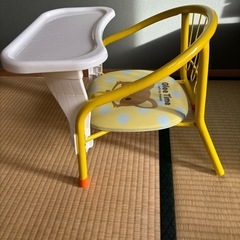 テーブル付き椅子の画像