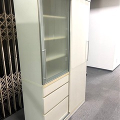 カリモク　食器棚　ホワイト　キッチンボード　スライド食器棚　の画像