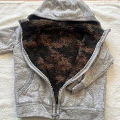 ユニクロ110サイズ　厚手パーカー [色落ち箇所あり]の画像