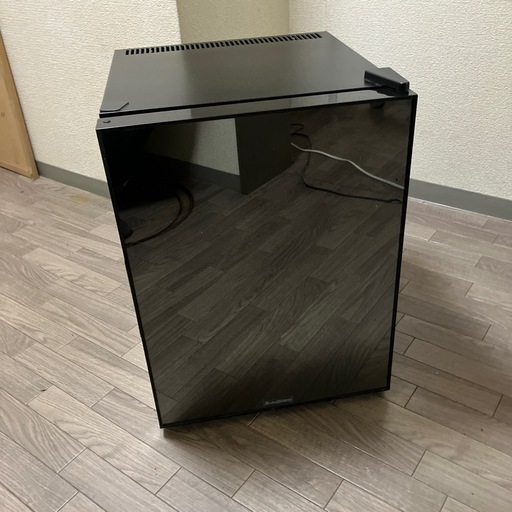 WRH-M140G 1ドアミラーガラス冷蔵庫 40L 2018年製 (ようこ) 発寒南の