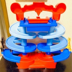 ディズニー　ピクサー　カーズレースサーキットと ミニミニカーズ4台セットの画像