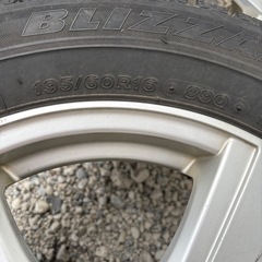 冬タイヤ　アルミ付き　195/60 R16の画像