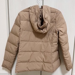 【数回着用の美品、クリーニング済⭕️】ベージュダウン　の画像