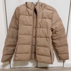 【数回着用の美品、クリーニング済⭕️】ベージュダウン　の画像