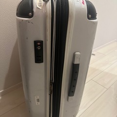 あげます　キャリーケースMサイズホワイトの画像