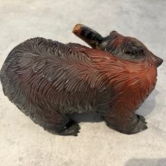 木彫り　鮭を咥えた熊の画像