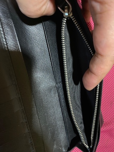 PRADA 2つ折り長財布 ブラックサフィアーノ