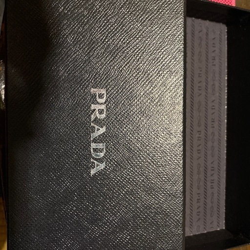 PRADA 2つ折り長財布 ブラックサフィアーノ
