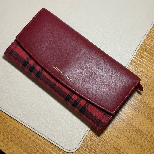 BURBERRY 赤 チェック柄 長財布