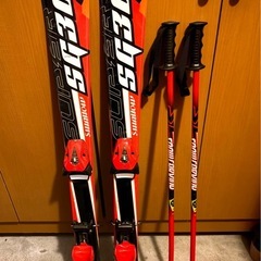 スキーとストックの画像