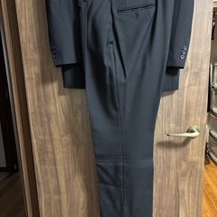 【お話中】
男性用礼服スーツの画像